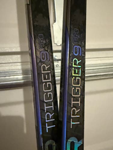 2 Pack CCM Ribcor Trigger 9 Pro RH Hockey Stick P28 85 Flex