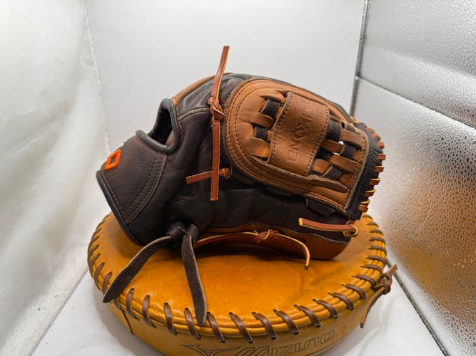 Pitcher's RH Nokona SuperSoft Baseball Glove 12" (Used)