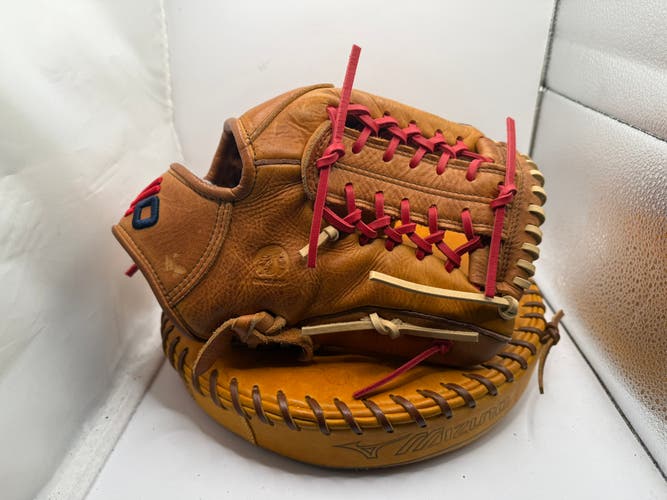 Pitcher's RH Nokona Generation Baseball Glove 12" (Used)
