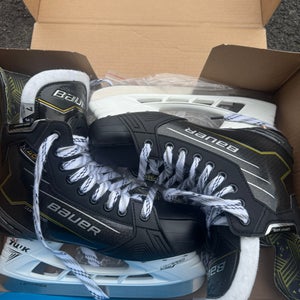 2024 Bauer Supreme M40 Hockey Skates 7 (New)
