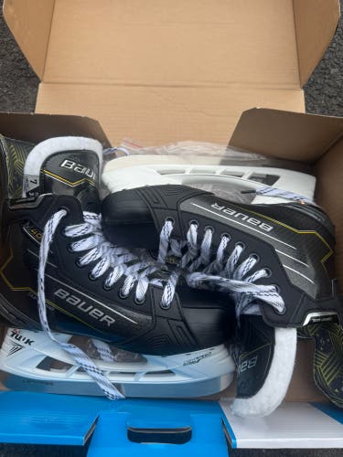 2024 Bauer Supreme M40 Hockey Skates 7 (New)
