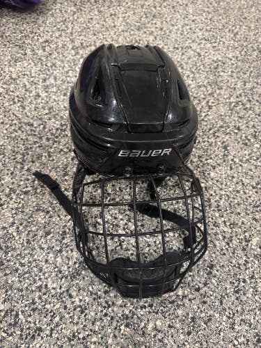 Small Bauer Re-Akt 150 Helmet (Used)