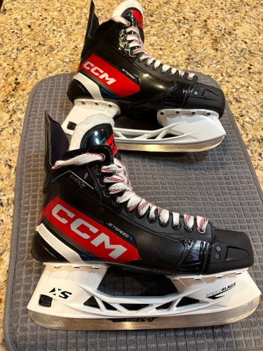 Black CCM JetSpeed Shock Hockey Skates Regular Width 11 (Used)