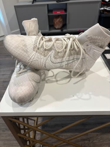 White Unisex Size M 11.5 (W 12.5) Adult Nike Alpha Huarache 7 Elite Mid Top Turf Cleats (Used)