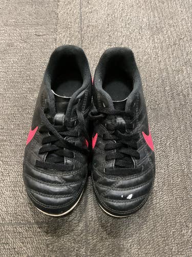 Used Nike SOCCER CLEATS Soccer Cleats Black And Pink Youth 10.0 11614-S000235800