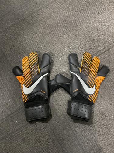 Used Nike GK Soccer Goalie Gloves Black And Gold 9 11614-S000235759