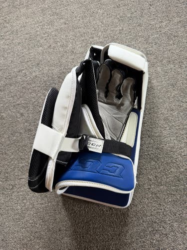 CCM Extreme Flex 5.9 Full Right Pro Stock (Used)