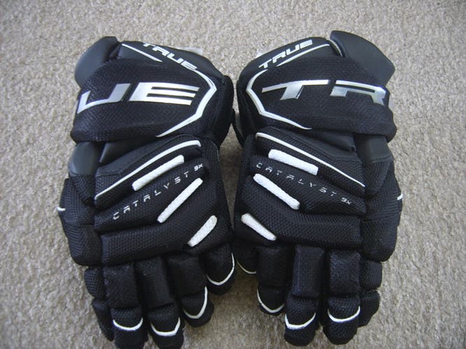 Old Stock True Catalyst 9x Junior Hockey Gloves sz 11"