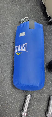 Used Everlast 40LB Boxing Heavy Bag Navy Blue 40 lb 11497-S000157496