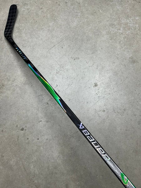 77 Flex P88 Senior Bauer Vapor Flylite Right Hand Hockey Stick (New) Pro Stock