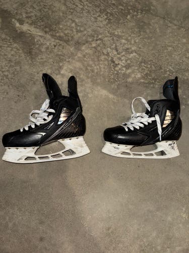 2022 True Pro Custom Hockey Skates Regular Width 8 (Used)