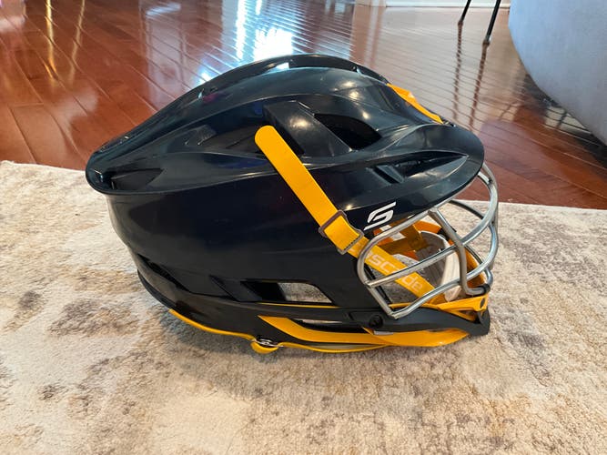 Navy blue Youth Cascade S Helmet (Like new) SEND OFFERS PLZ. WILLING TO NEGOTIATE!