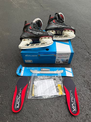 Black 2021 Bauer Vapor 3X Pro Hockey Skates Regular Width Size 3 (Used)