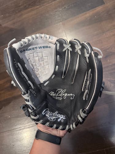 Used - Like New RAWLINGS DSG105 RH Throw 10 1/2" Alex Rodriguez Signature Baseball Glove Black