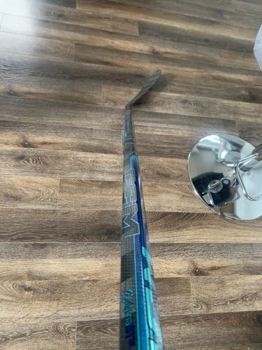 Used once Unreleased Senior CCM vizion 2 Right Handed Hockey Stick P90 70 Flex Pro Stock (Used)