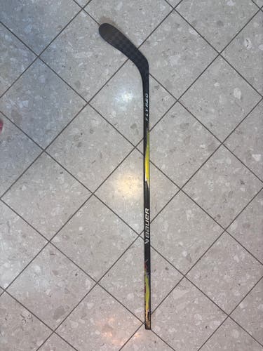 *Gently Used* Junior Bauer Vapor Flypro Left Hand Hockey Stick P28 40 Flex
