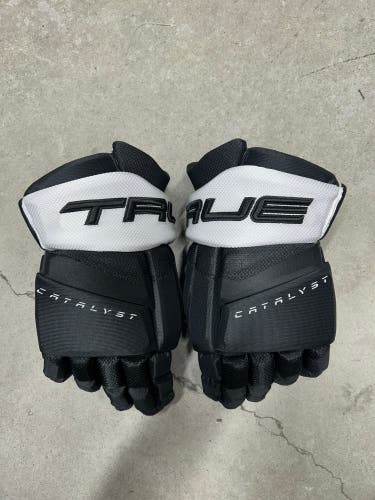 14” True Catalyst 9X Pittsburg Penguins Gloves Pro Stock (New) NHL