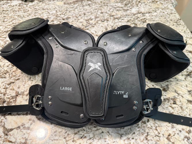 Large Youth Xenith Flyte 2 Shoulder Pads (Used)