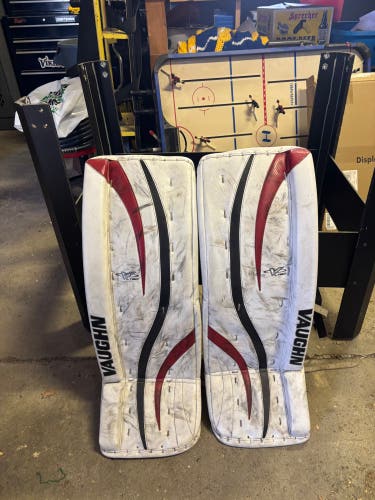 30" Vaughn Ventus SLR2 Goalie Leg Pads (Used)