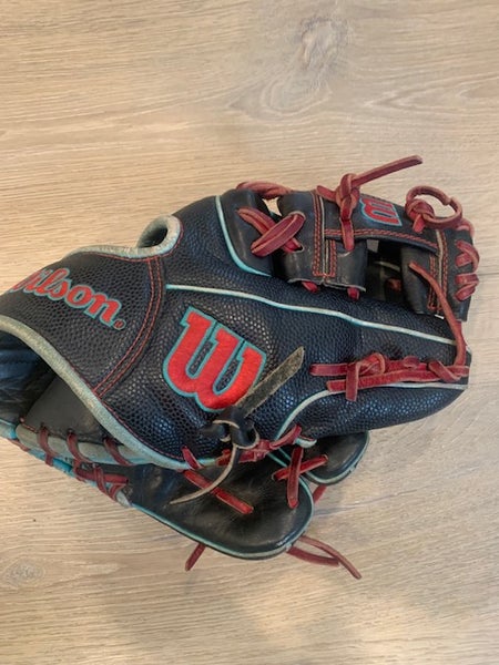 2024 Wilson Infield RH A2000 PF11 Baseball Glove 11" (Used)