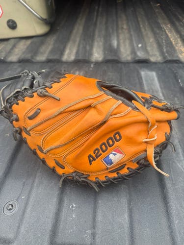 Wilson RH Catcher's A2000 Baseball Glove 32.5"