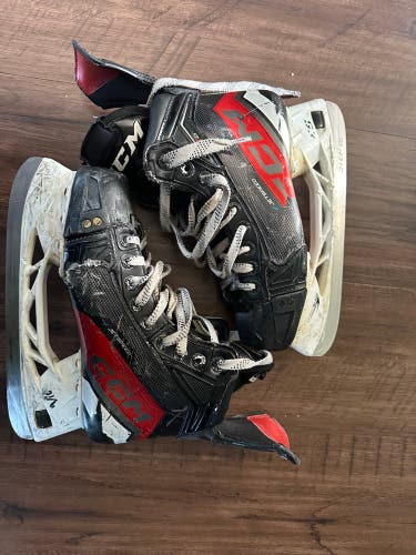 2023 CCM JetSpeed FT6 Hockey Skates Regular Width Size 5.5 (Used)