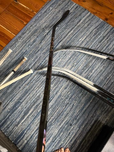Intermediate CCM JetSpeed FT7 Pro Right Handed Hockey Stick P28 65 Flex (Used)