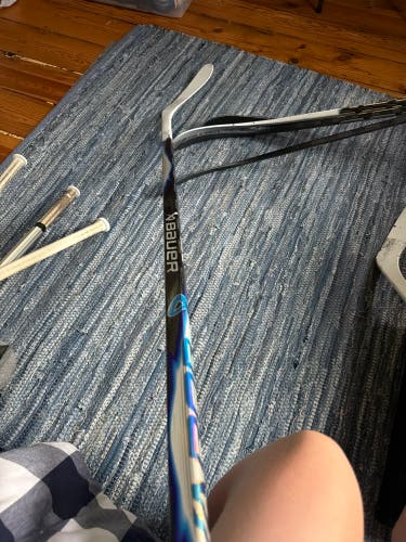 Intermediate Bauer Vapor Flylite Right Handed Hockey Stick P28 65 Flex (Used)