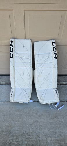 33" CCM EFlex 6.9 Goalie Leg Pads (Used)
