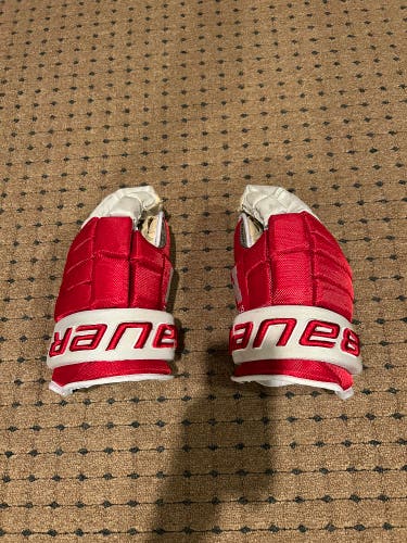 Bauer Vapor St. Mary’s Team Pro Gloves 14" (Used)