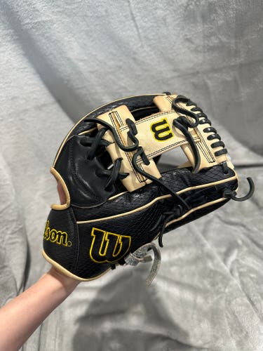 Black Wilson A2000 RH Infield Baseball Glove 11.75" (Used)