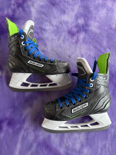 Junior Bauer XLP Hockey Skates Regular Width Size 2 (Used)