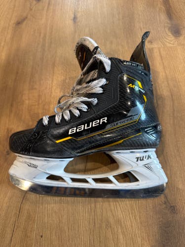 2022 Bauer Supreme M5 Pro Hockey Skates Regular Width 8.5 (Used)