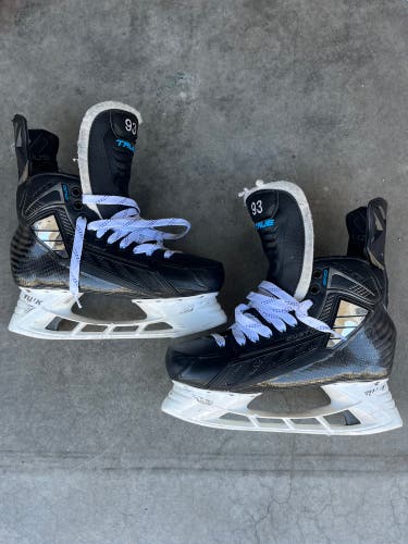 True Catalyst Pro Hockey Skates Regular Width 9 (Used)
