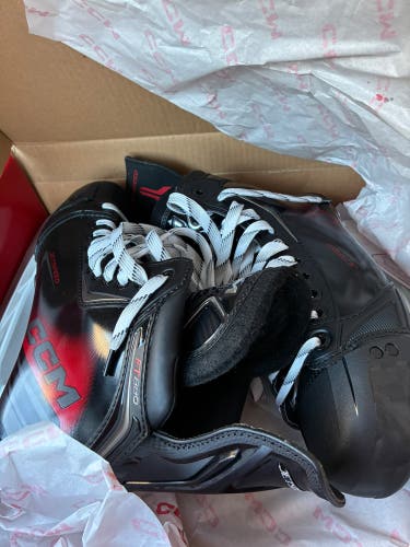 CCM JetSpeed FT880 Hockey Skates Regular Width 9 (New)