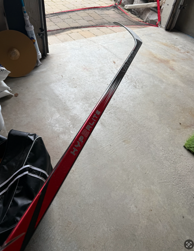 Senior Bauer Vapor Hyperlite Right Handed Hockey Stick P28 70 Flex Pro Stock (Used)