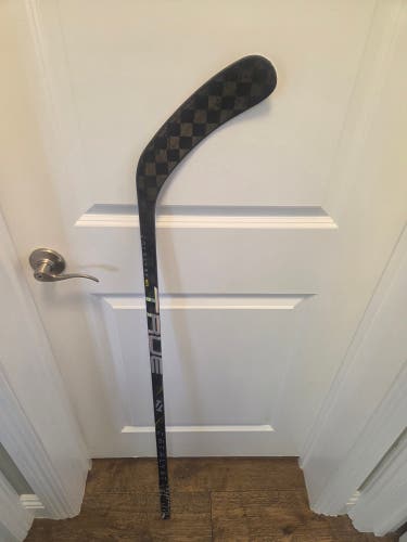 Junior True Catalyst 9x3 Right Handed Hockey Stick T92.5 30 Flex (Used)