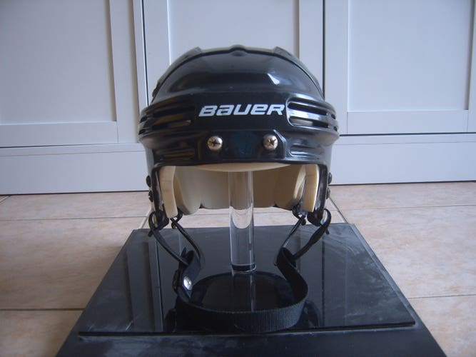 Good Condition Bauer BHH4500 Hockey Helmet sz Medium Navy Blue