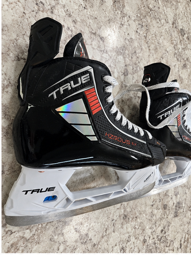 Black 2025 True HZRDUS 5x Hockey Skates Regular Width 9 (Used)
