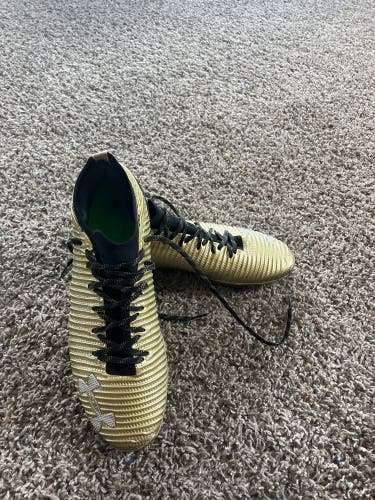 Men's Size M 12.0 (W 13.0) Under Armour Blur Low Top (Used)