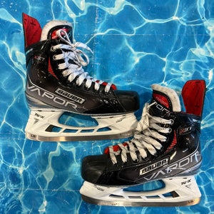 Intermediate Bauer Vapor X3.7 Hockey Skates Size 4.5 (Used)