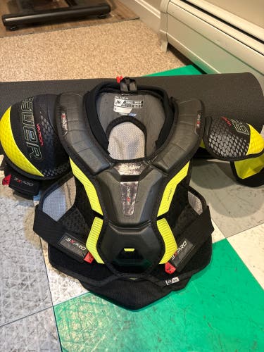 Small Junior Bauer Vapor 3X Pro Shoulder Pads (Used)