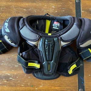 Small Junior CCM Tacks AS 580 Shoulder Pads (Used)