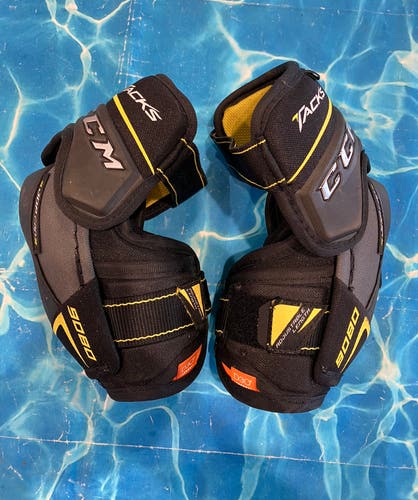 Junior Medium CCM Tacks 9080 Elbow Pads (Used)
