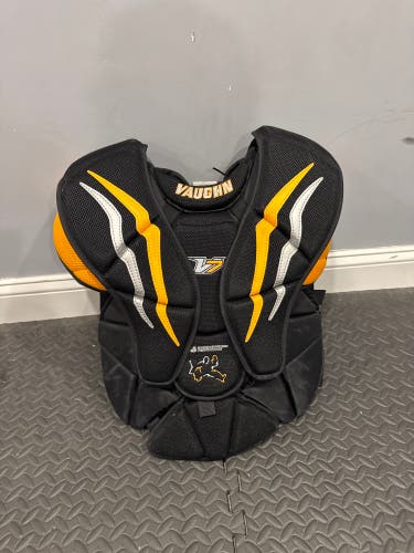 XL Vaughn Velocity V7 Goalie Chest Protector (Used)