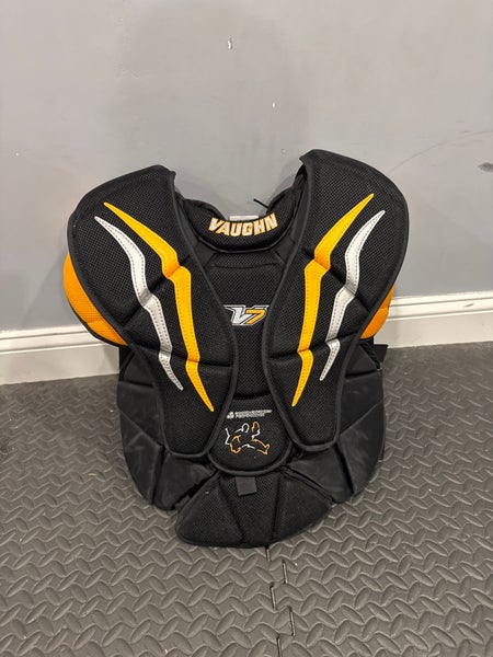 XL Vaughn Velocity V7 Goalie Chest Protector (Used)