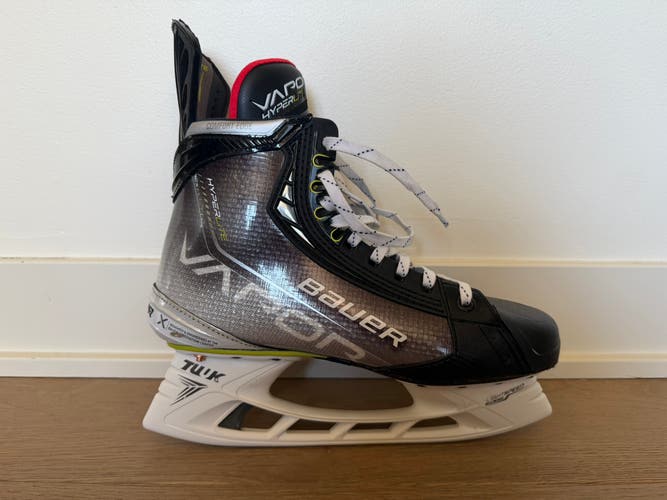 Bauer Vapor Hyperlite Hockey Skates 9 (New)