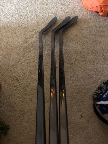 Senior Bauer Vapor Hyperlite Right Handed Hockey Stick P28 70 Flex Pro Stock (New)