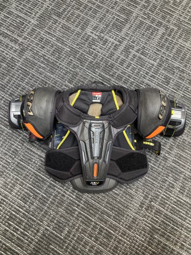 Junior Large CCM Tacks AS-V Pro Shoulder Pads