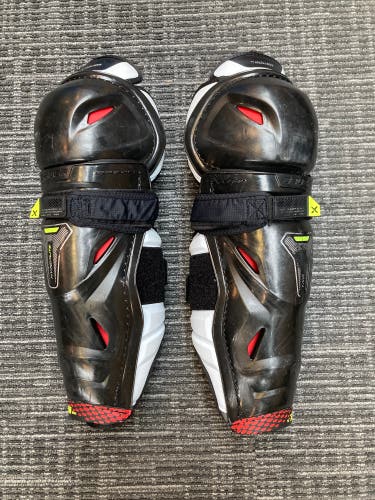 14" Intermediate Bauer Vapor Hyperlite Shin Pads
